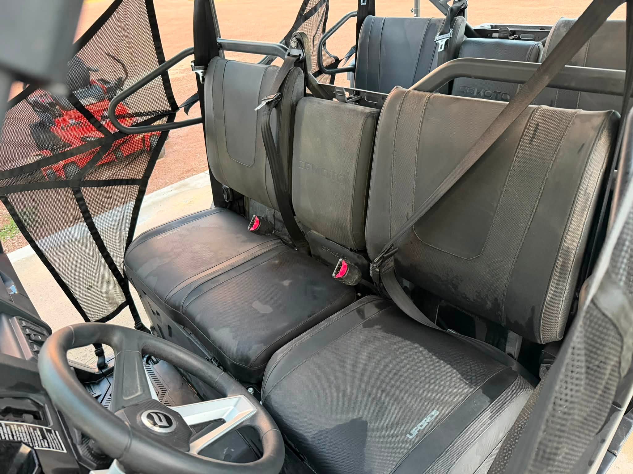 6-Seat UTV - Windshield & Roof - 1000cc