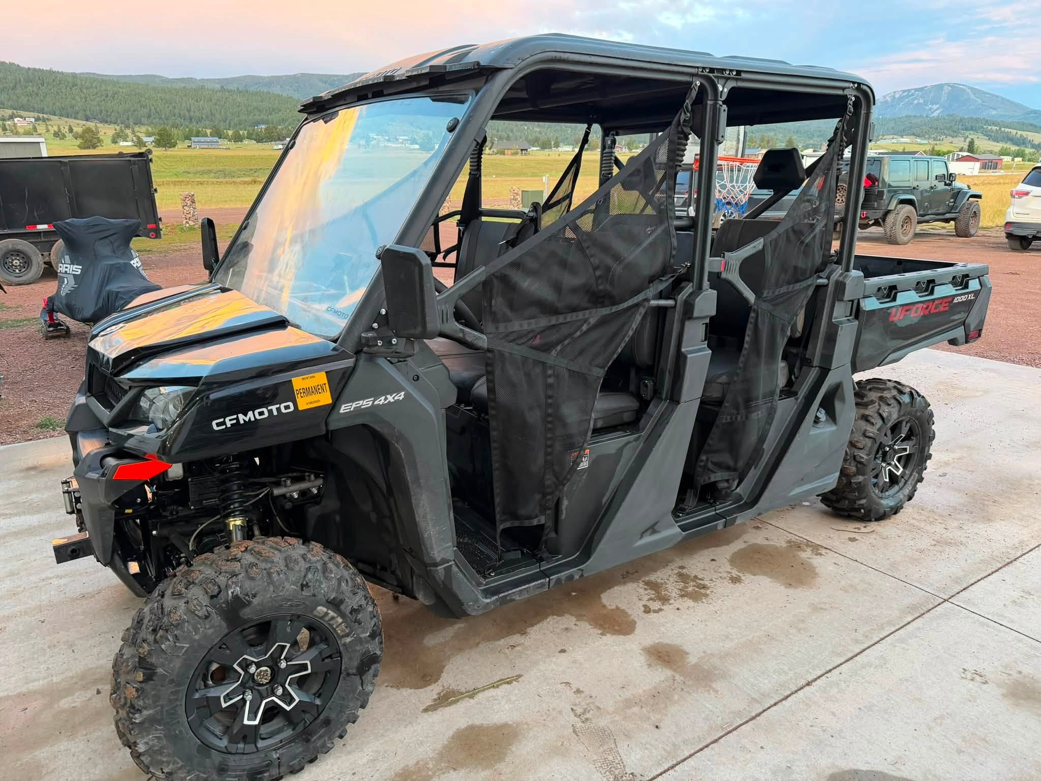 6-Seat UTV - Windshield & Roof - 1000cc